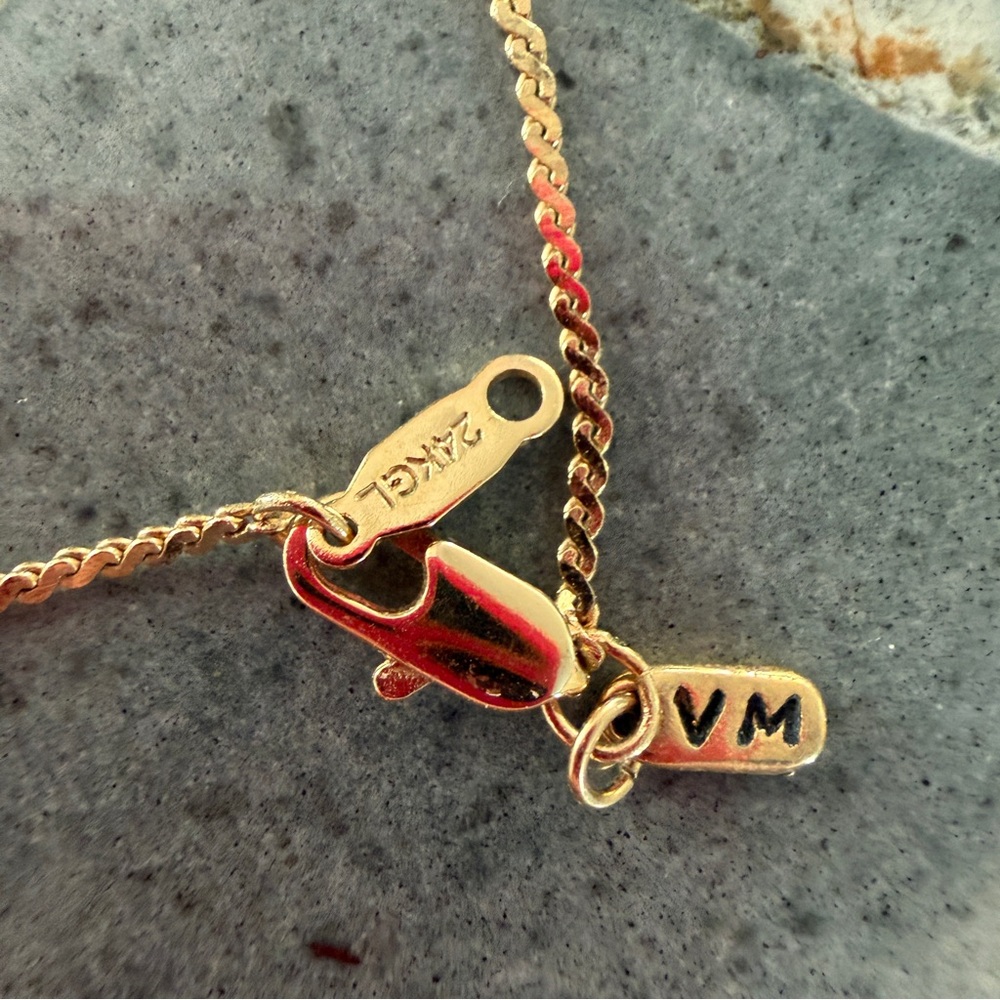 Red enamel heart necklace - Picture 8 of 9